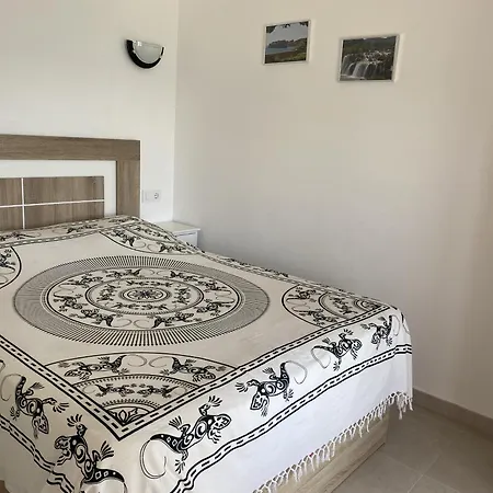 Miramar 44 Apartment Roses