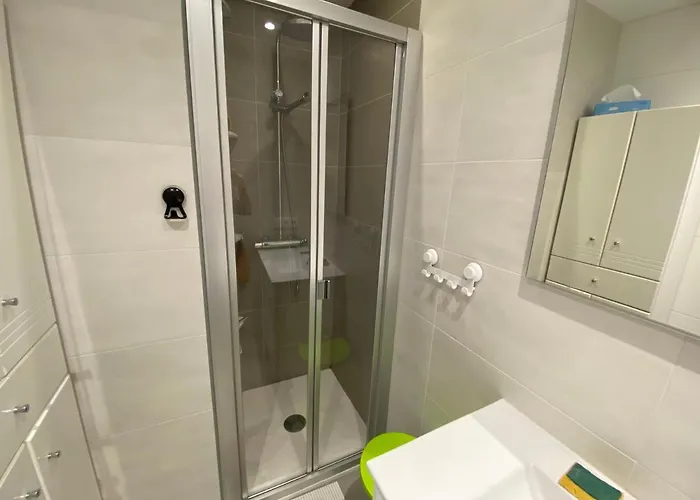 Miramar 44 * רוזס